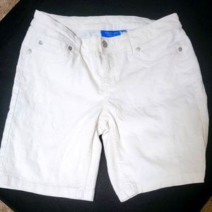 Vera Wang white soft denim shorts size 4. Excellent condition